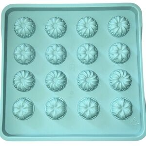 New & sealed pampered chef fluted chocolate mold